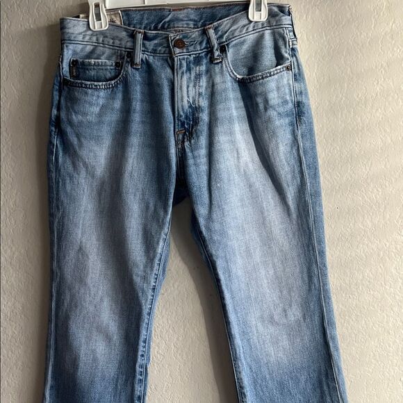 Abercrombie and Fitch Men's Light Blue Jeans in Size W31 L30 - Picture 2 of 15